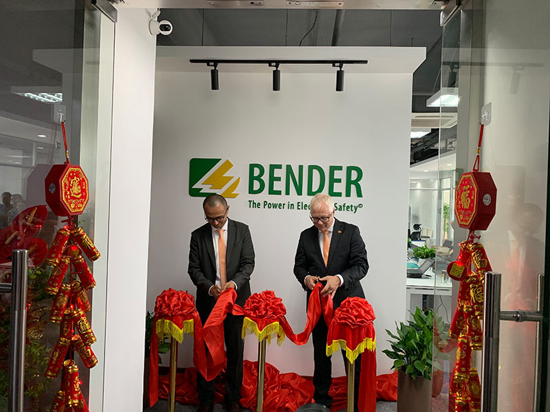 cut ribbon cut ribbon